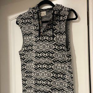 Koto Urban Outfitters Sleeveless Pullover with Hood, black/white geometric print